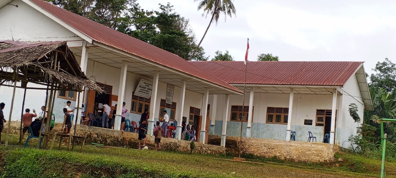 Gedung SMAN1 IDANOTAE